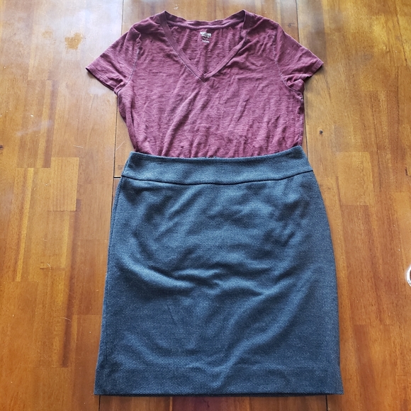 Halogen Dresses & Skirts - Halogen Gray and Black Pencil Skirt